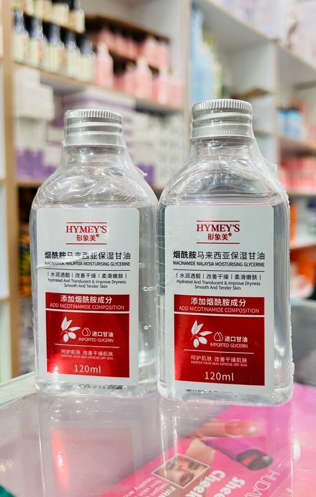 سرم گلیسیرین Hymeys  یک محصول مراقبت از پوست است که حاوی گلیسیرین و نیکوتینامید می‌باشد و به عنوان مرطوب‌کننده و روشن‌کننده پوست عمل می‌کند. این سرم برای پوست بدن و صورت قابل استفاده است و به نرم شدن، آبرسانی عمیق، و بهبود خشکی و حساسیت پوست کمک می‌کند.